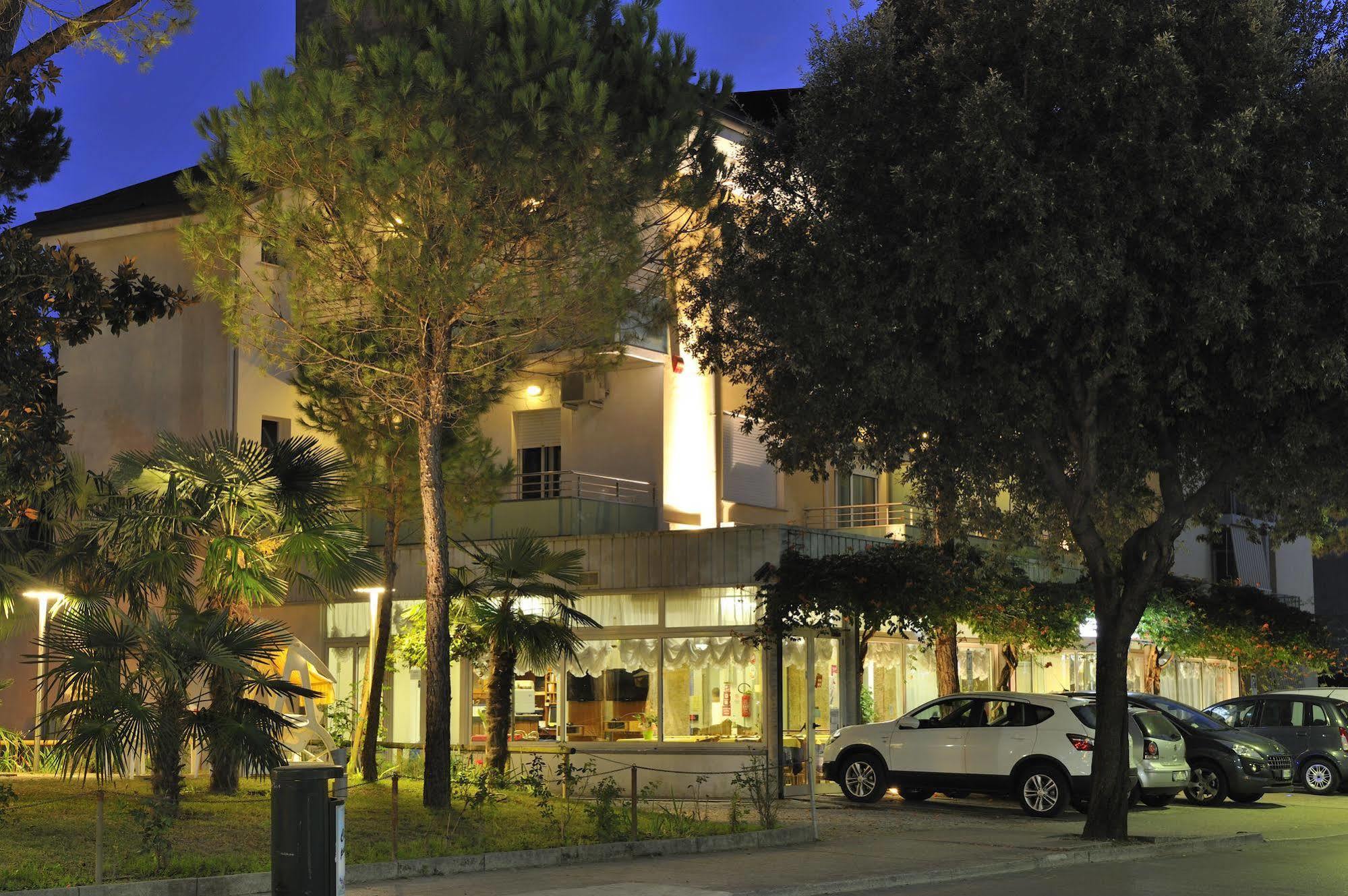 Hotel Mimosa Lignano Sabbiadoro Extérieur photo