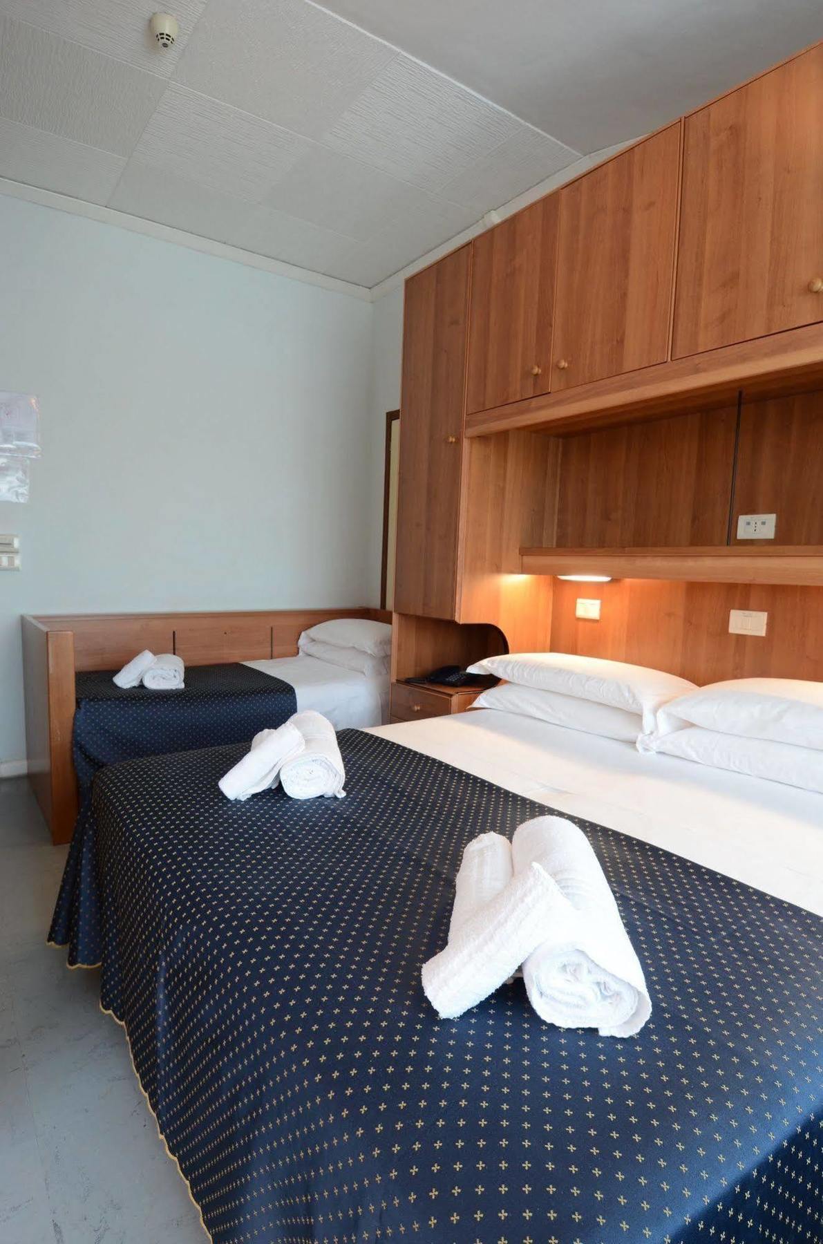 Hotel Mimosa Lignano Sabbiadoro Extérieur photo