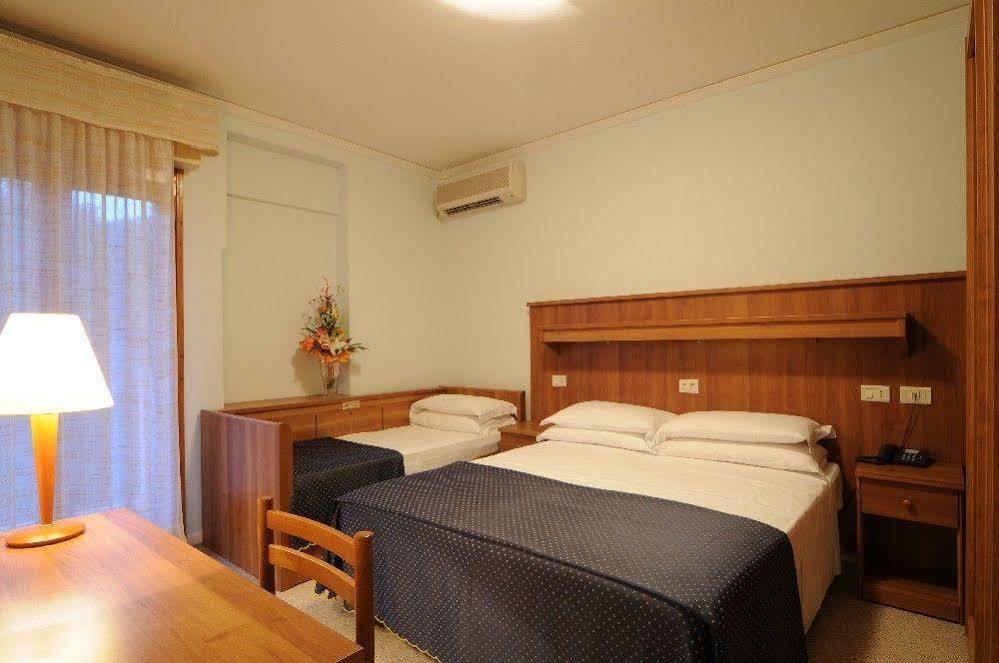 Hotel Mimosa Lignano Sabbiadoro Extérieur photo